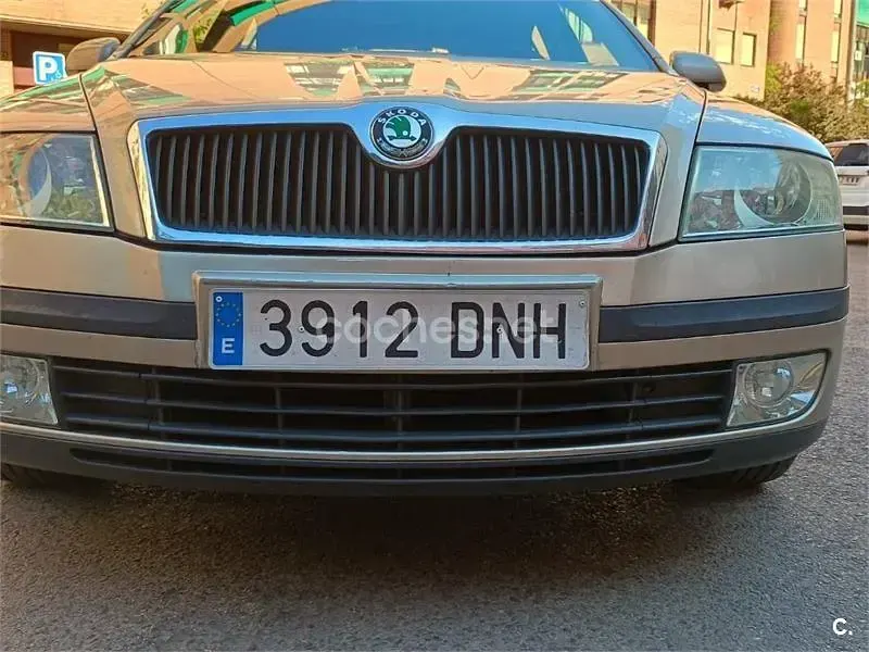 Usado Skoda Octavia Elegance 140 CV (102 kW) 2005 Beige Berlina