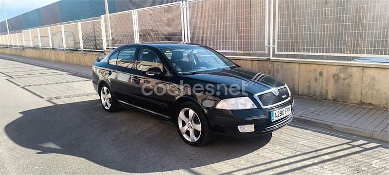Negro Usado 2007 Skoda Octavia Elegance Berlina | 4500 € (Precio justo) - Imagen 1/4