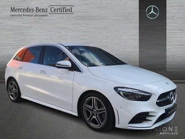 Usado Mercedes B200 AMG line 150 CV (110 kW) 2024 Blanco polar Monovolumen