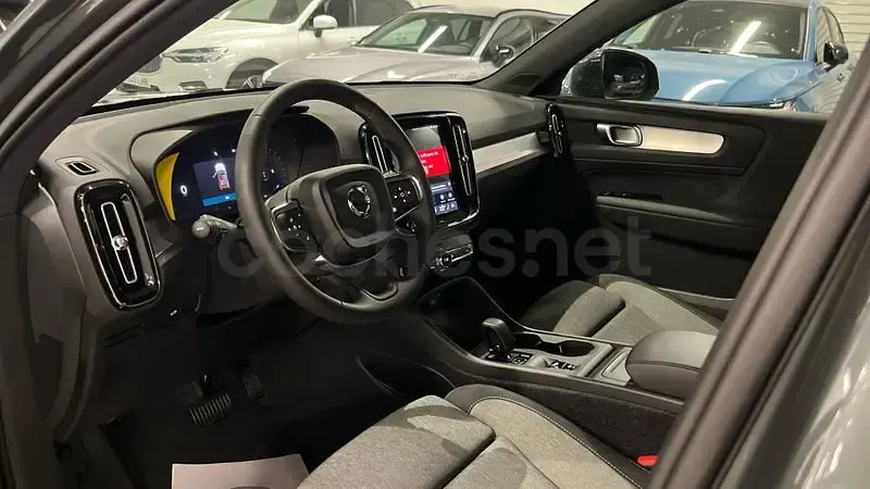 Nuevo Volvo XC40 Core 163 CV (119 kW) 2026 Gris / plata SUV