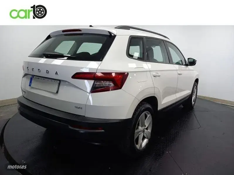 Usado Skoda Karoq Ambition 150 CV (110 kW) 2021 Blanco SUV