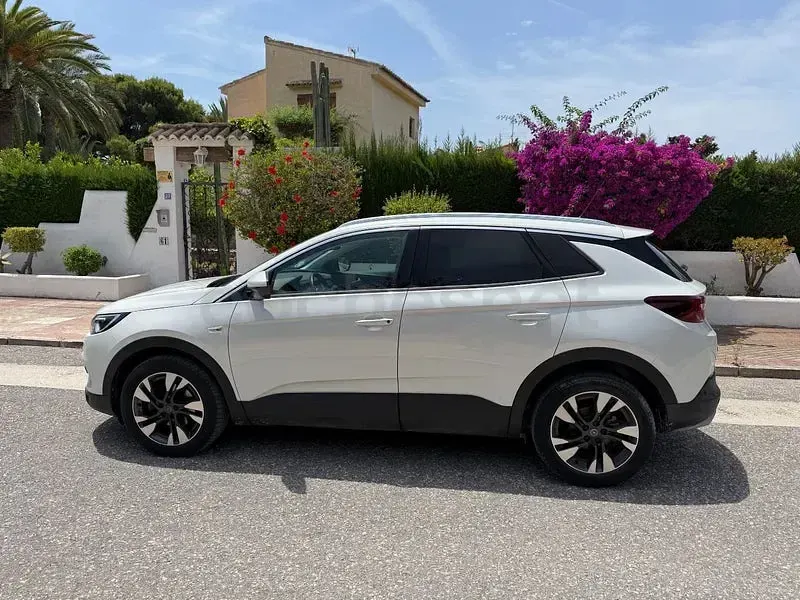 Usado Opel Grandland X Excellence 130 CV (95 kW) 2018 Blanco SUV