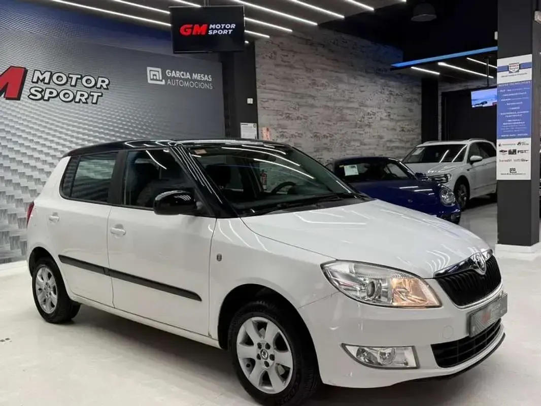 Usado Skoda Fabia 60 CV (44 kW) 2012 Blanco Berlina