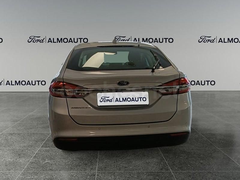 Usado Ford Mondeo Trend 150 CV (110 kW) 2020 Gris / plata Berlina