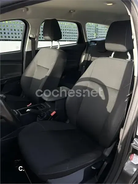 Usado Ford Focus Trend 125 CV (91 kW) 2015 Gris / plata Berlina