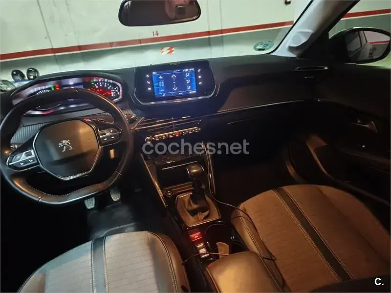 Usado Peugeot 208 Allure 100 CV (73 kW) 2020 Negro Utilitario