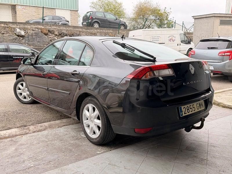 Usado Renault Laguna III 110 HP (80 kW) 2010 Preto Sedan