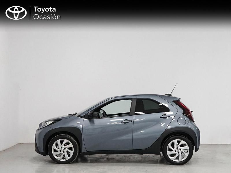 Usado Toyota Aygo X Play 72 CV (52 kW) 2024 Gris / plata SUV