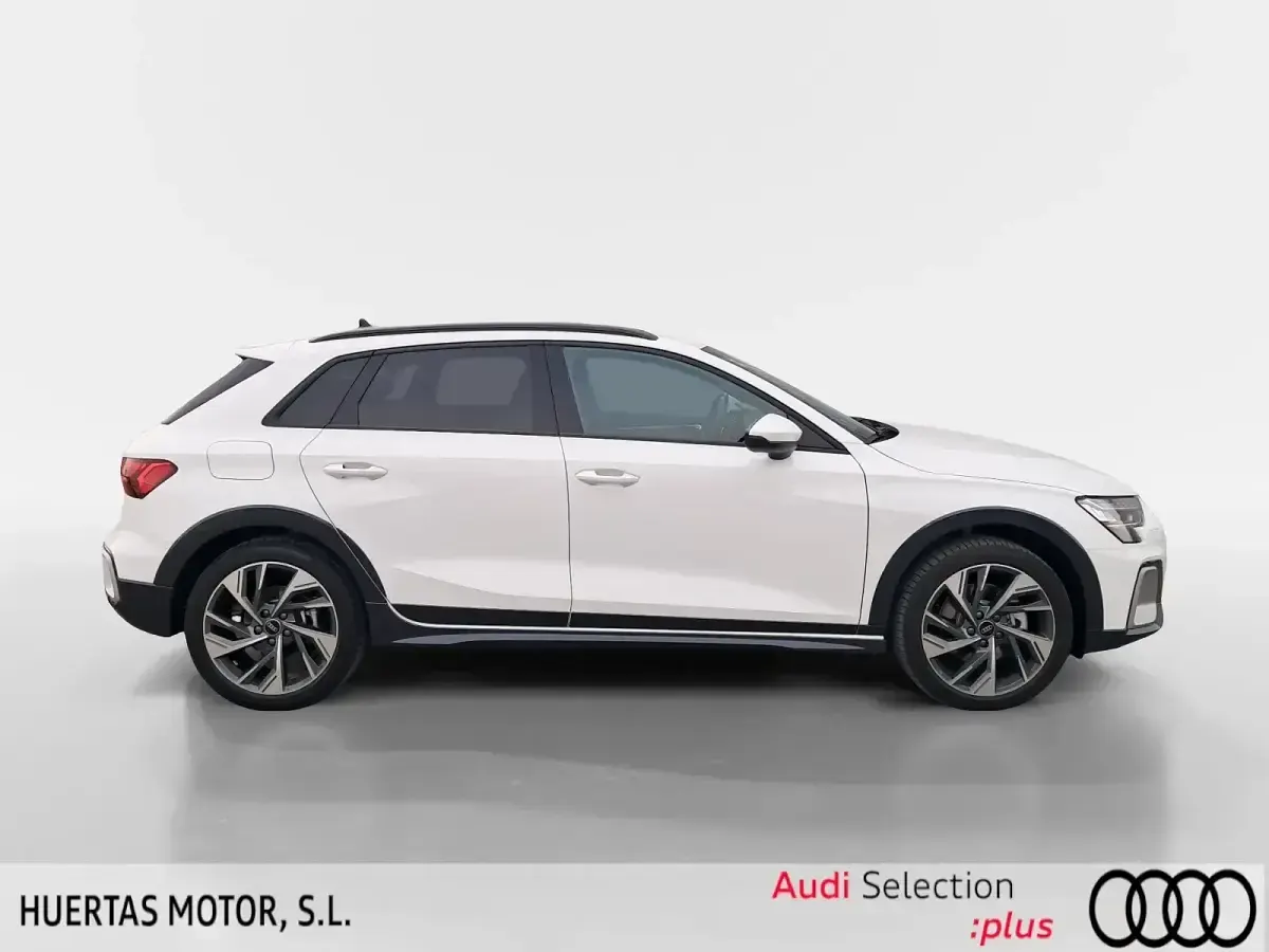 Käytetty Audi A3 Ambiente 204 HP (150 kW) 2026 Valkoinen Sedan