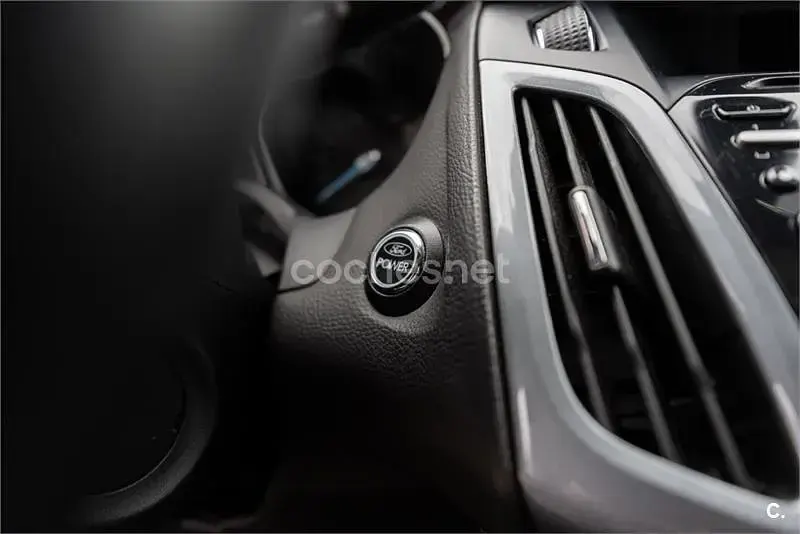 Usado Ford Focus Titanium 115 CV (84 kW) 2012 Blanco Berlina