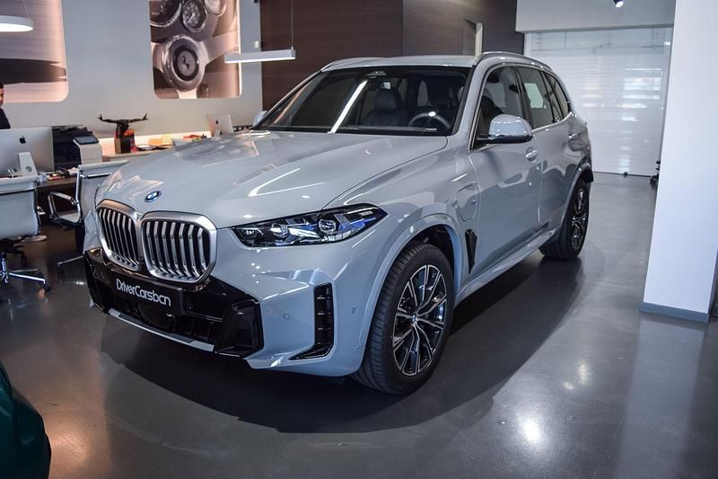 Usado BMW X5 Comfort Edition 489 CV (359 kW) 2025 Gris / plata SUV