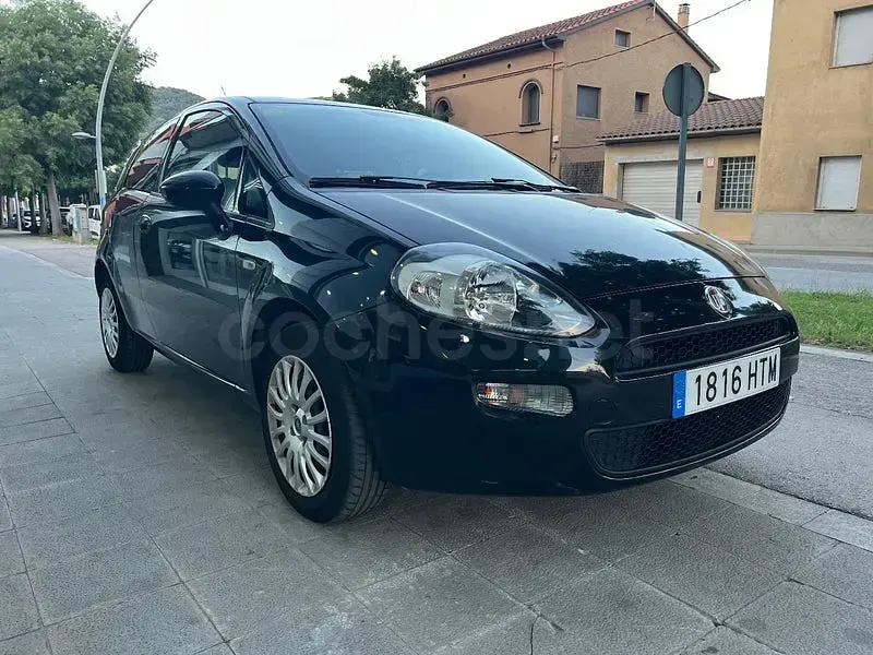 Usado Fiat Punto Easy 69 CV (50 kW) 2013 Negro Utilitario