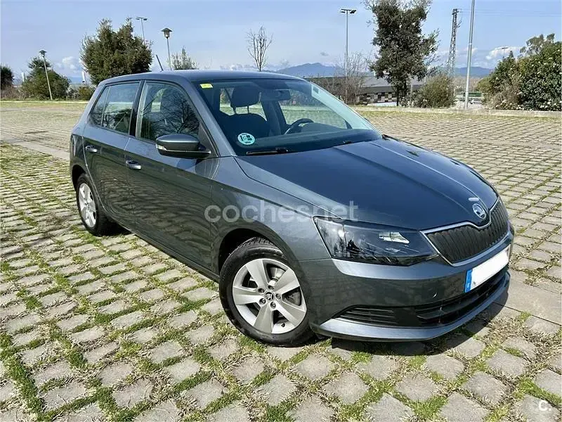 Usado Skoda Fabia Ambition 110 CV (80 kW) 2018 Gris / plata Berlina