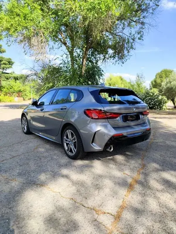 Usado BMW 116 M Sport 136 CV (100 kW) 2024 Gris Utilitario