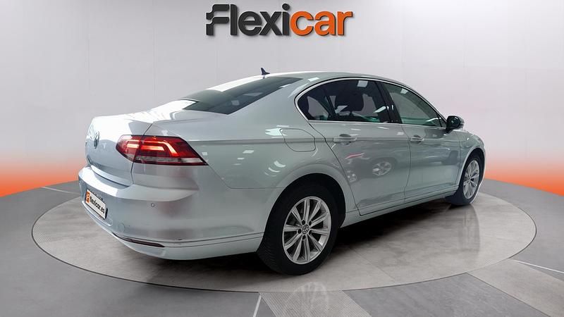 Usado VW Passat Advance 150 CV (110 kW) 2017 Gris Berlina