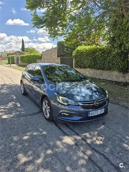 Usado Opel Astra Dynamic 160 CV (117 kW) 2016 Azul Berlina