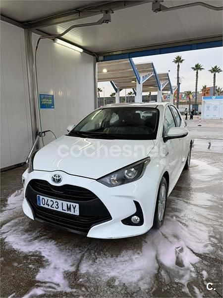 Blanco Usado 2021 Toyota Yaris Hybrid Active Berlina | 15.500 € (Buen precio) - Imagen 1/4