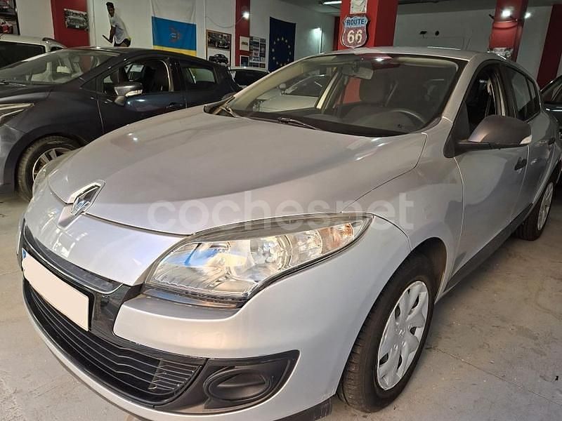 Gris / plata Usado 2013 Renault Mégane Dynamique Berlina | 4950 € - Imagen 1/4