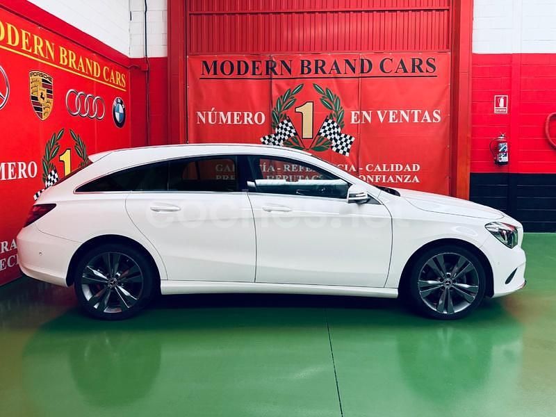 Usado Mercedes CLA200 Shooting Brake 136 CV (100 kW) 2018 Blanco Familiar
