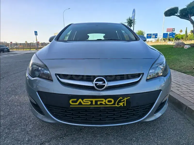Usado Opel Astra Excellence 200 CV (147 kW) 2015 Gris / plata Berlina