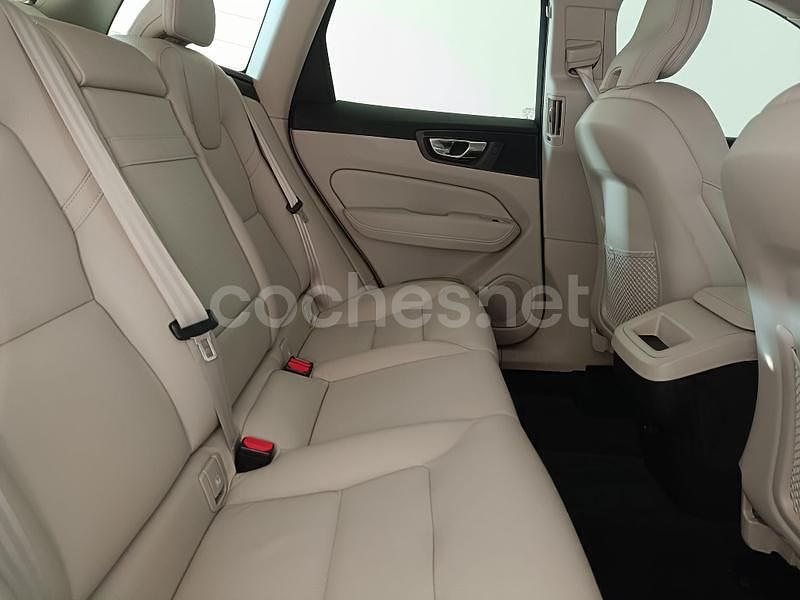 Usado Volvo XC60 Momentum 2021 SUV