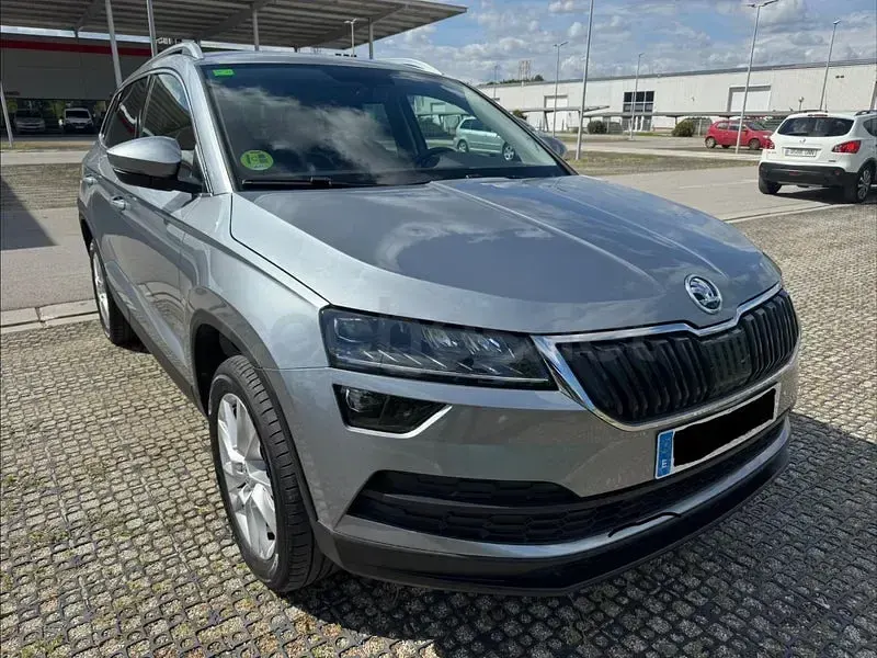 Usado Skoda Karoq Style 150 CV (110 kW) 2021 Gris / plata SUV