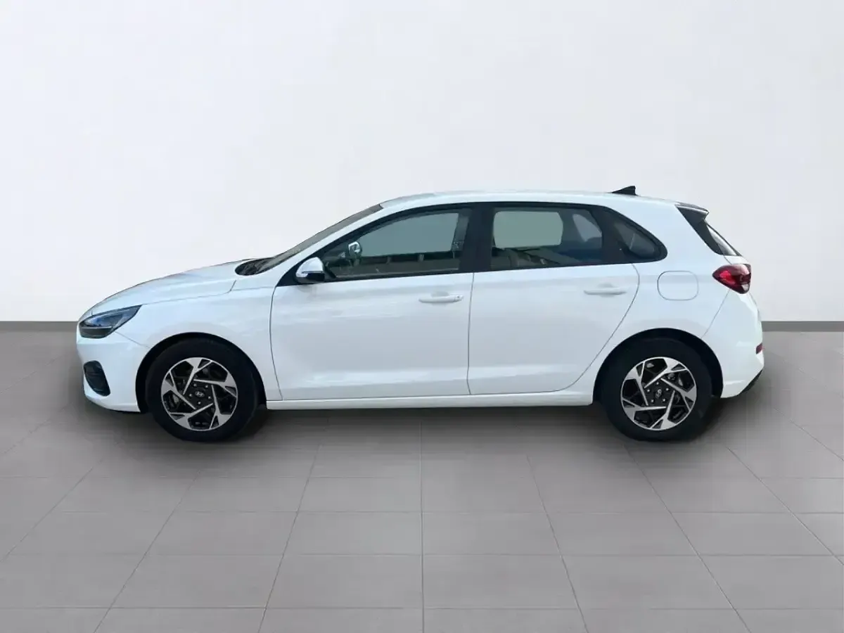 Usado Hyundai i30 N Line 100 CV (73 kW) 2024 Blanco Berlina