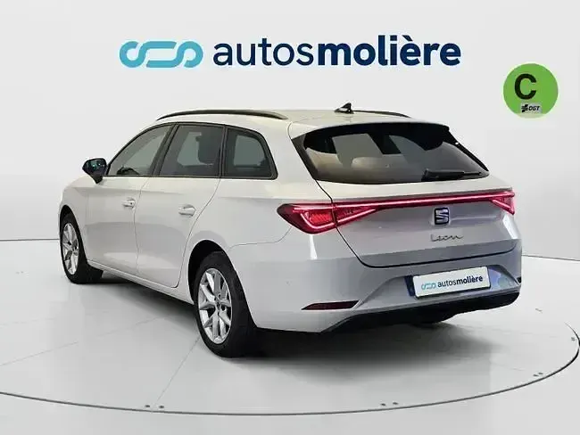 Usado Seat Leon Style 110 CV (80 kW) 2023 Blanco Familiar