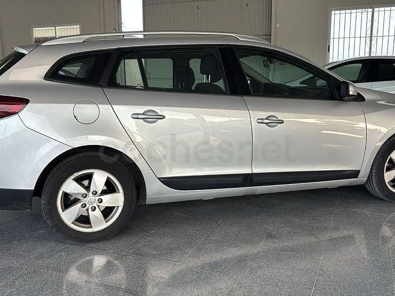 Usado Renault Mégane Dynamique 105 CV (77 kW) 2009 Gris / plata Berlina