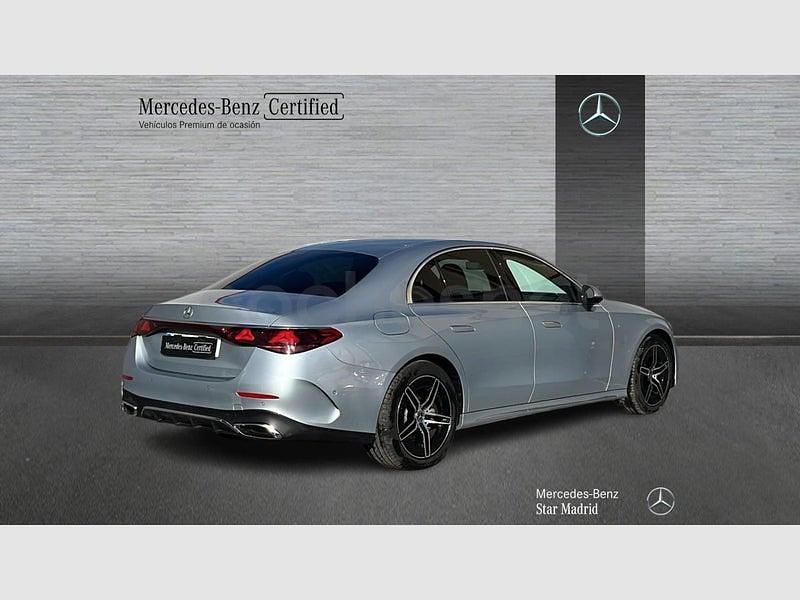 Usado Mercedes E220 197 CV (144 kW) 2025 Gris / plata Berlina