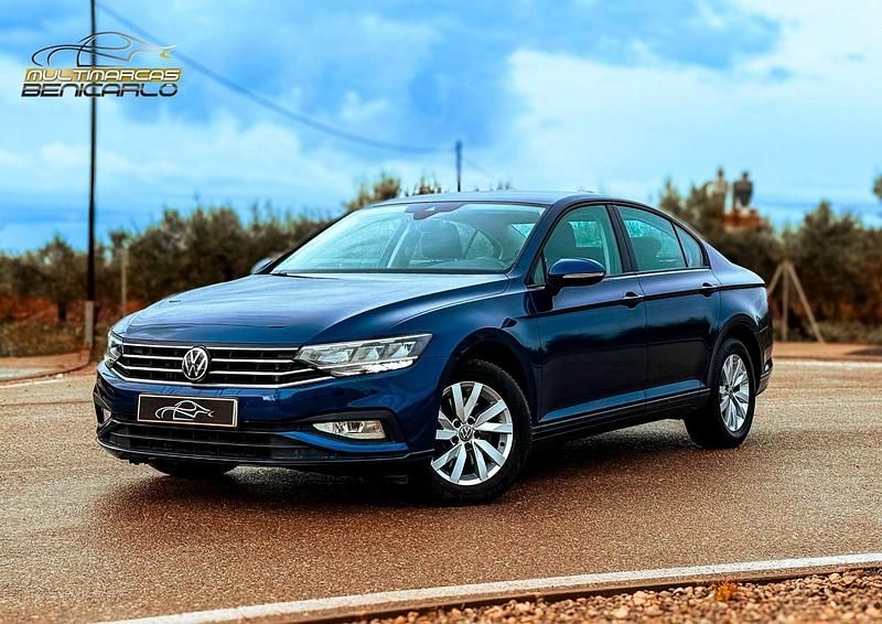 Usado VW Passat 150 CV (110 kW) 2022 Azul Berlina