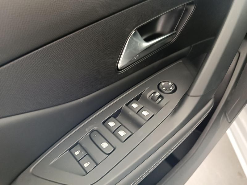 Usado Peugeot 308 Allure 130 CV (95 kW) 2025 Blanco Berlina