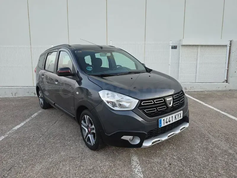 Usado Dacia Lodgy Comfort 130 CV (95 kW) 2019 Negro Monovolumen