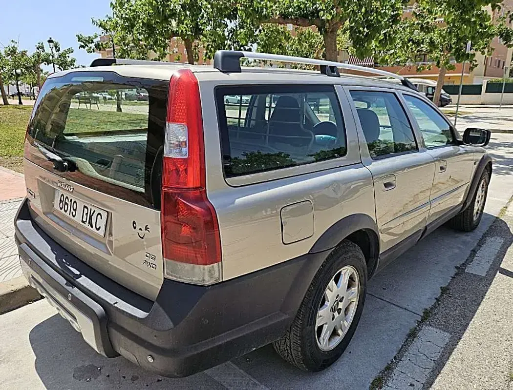 Usado Volvo XC70 Summum 185 CV (136 kW) 2005 Beige Familiar