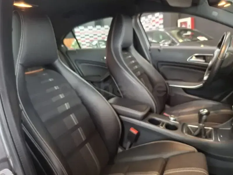 Usado Mercedes A250 218 CV (160 kW) 2017 Gris / plata Utilitario