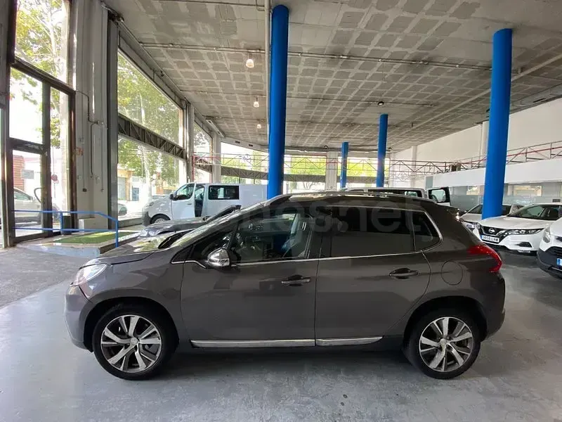 Usado Peugeot 2008 Allure 92 CV (67 kW) 2013 Gris / plata SUV