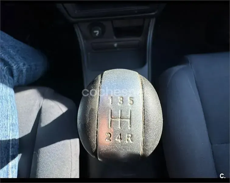 Usado Nissan Almera 98 CV (72 kW) 2005 Gris / plata Berlina