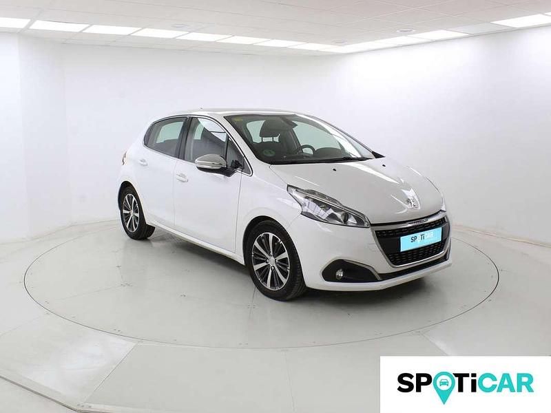 Usado Peugeot 208 Allure 99 CV (72 kW) 2016 Blanco Utilitario