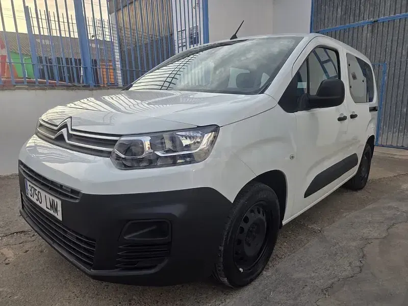 Usado Citroën Berlingo Feel 102 CV (75 kW) 2021 Blanco Monovolumen