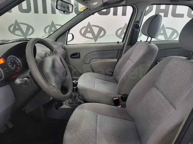 Usado Dacia Logan Ambiance 70 CV (51 kW) 2006 Gris / plata Berlina