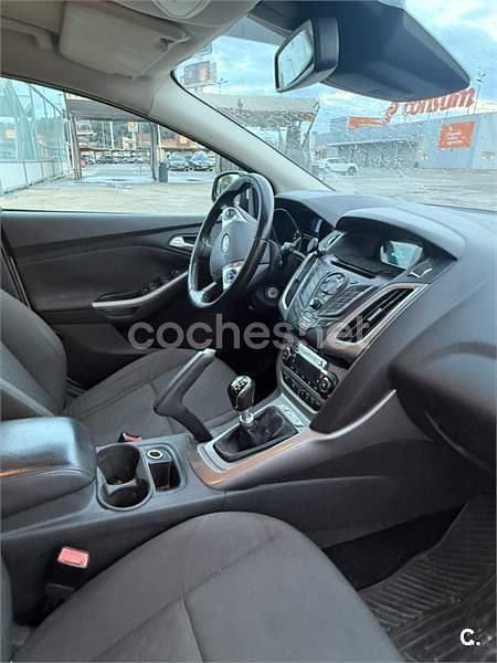 Usado Ford Focus 125 CV (91 kW) 2014 Blanco Berlina