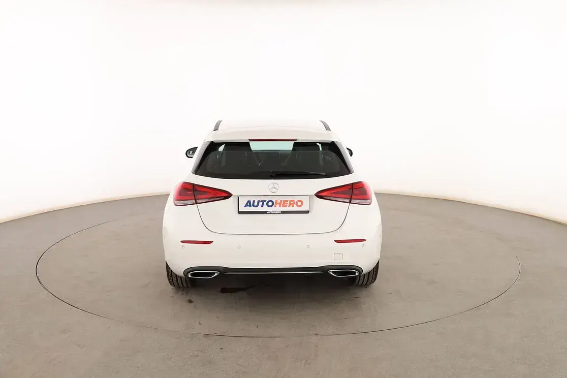 Usado Mercedes A180 115 CV (84 kW) 2019 Blanco Berlina