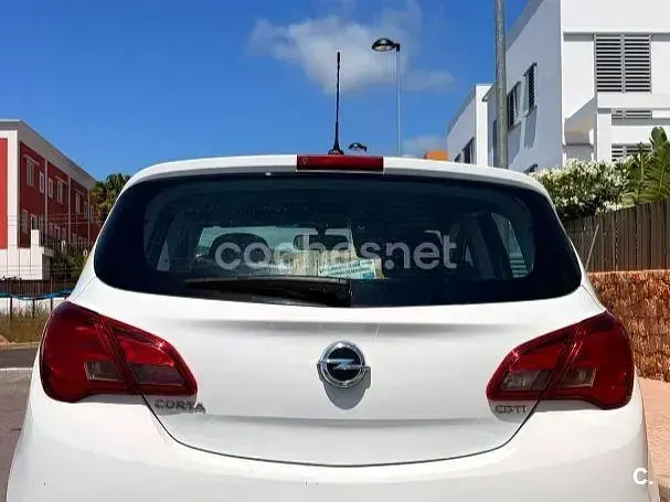 Usado Opel Corsa Expression 75 CV (55 kW) 2016 Blanco Utilitario