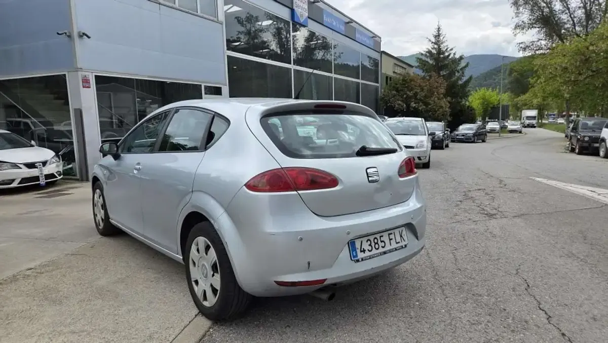 Usado Seat Leon Reference 105 CV (77 kW) 2007 Plateado Utilitario