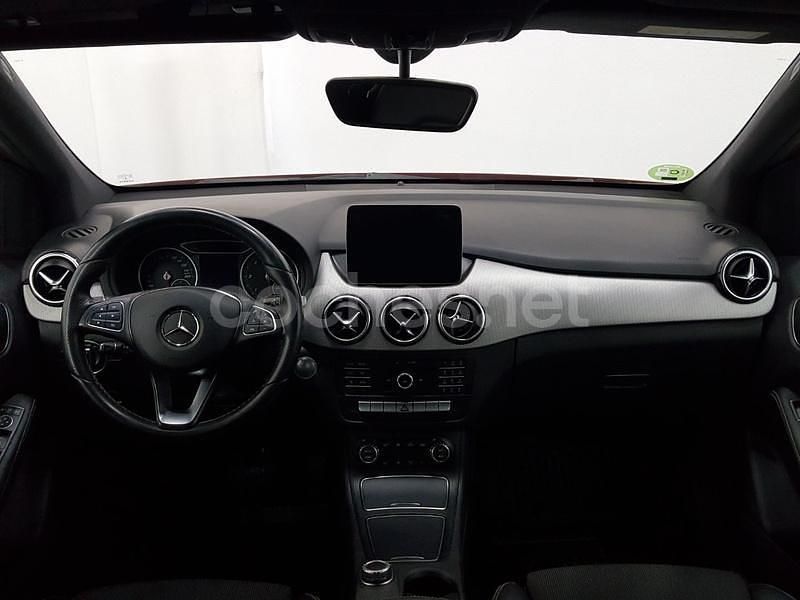 Usado Mercedes B200 136 CV (100 kW) 2018 Rojo Monovolumen