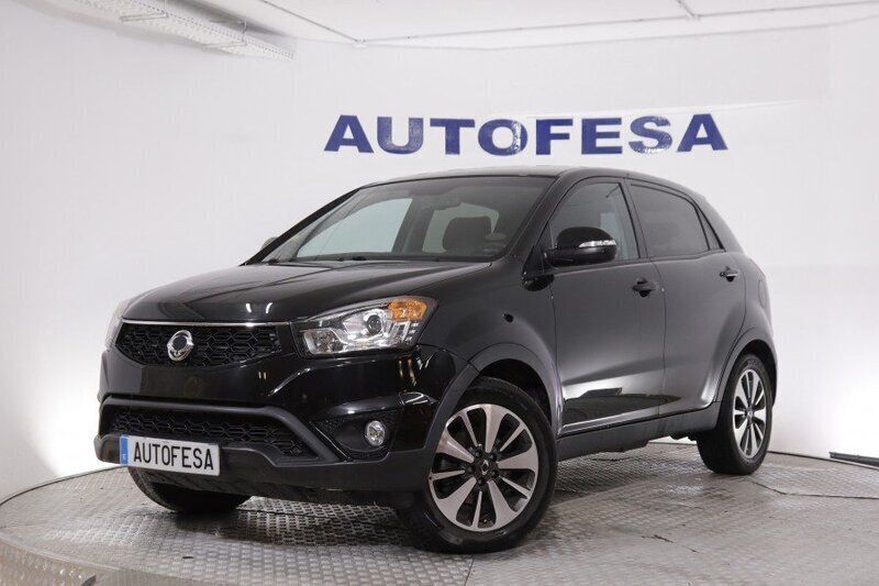 Negro Usado 2015 Ssangyong Korando SUV | 12.650 € (Precio justo) - Imagen 1/4