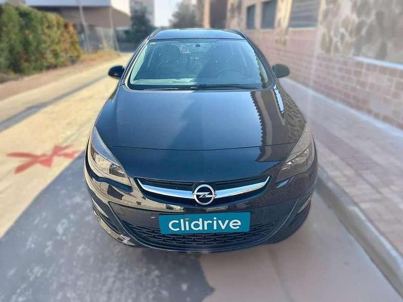 Usado Opel Astra Selective 140 CV (102 kW) 2014 Negro Familiar