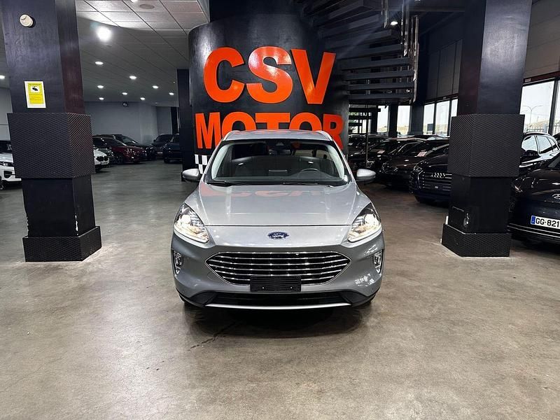 Usado Ford Kuga Titanium 227 CV (166 kW) 2022 Gris SUV