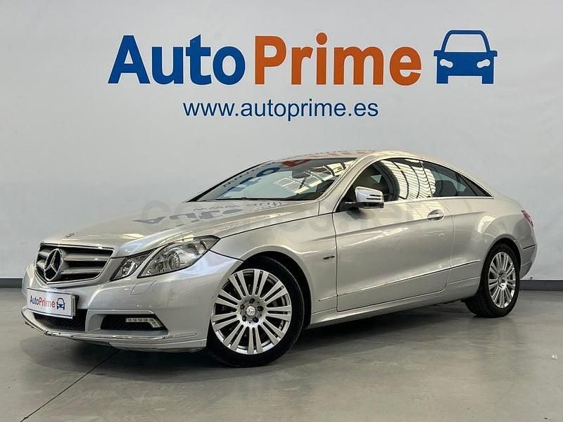 Usado Mercedes E220 170 CV (125 kW) 2010 Gris / plata Coupe