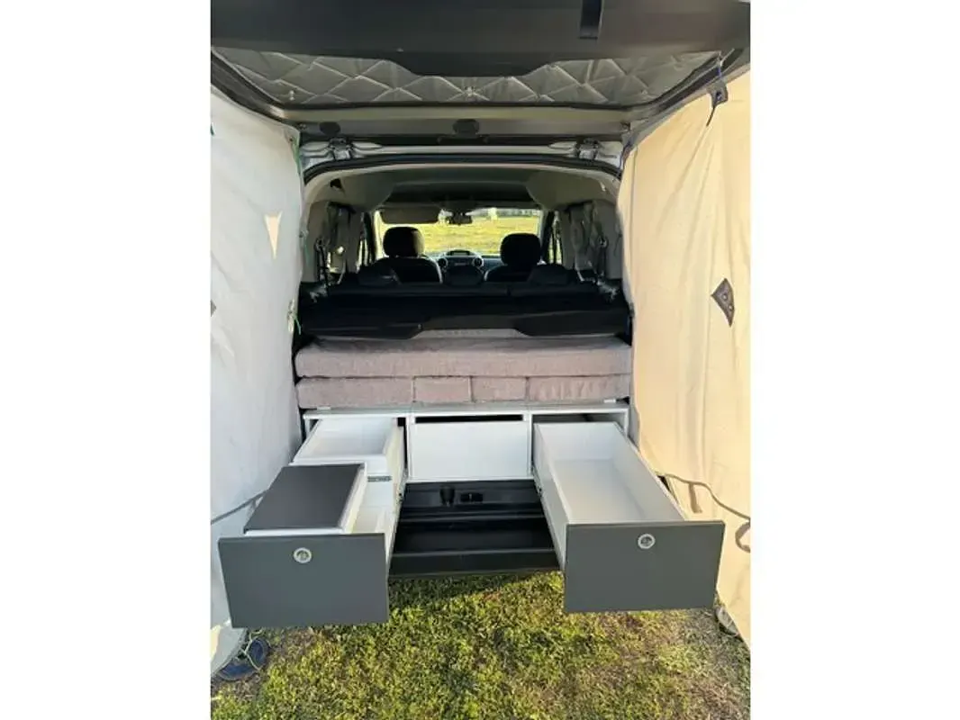 Usado Peugeot TePee Access 92 CV (67 kW) 2012 Negro Van